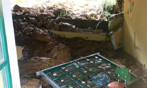 Sạt lở đất đá, vùi lấp một lớp học trong đêm